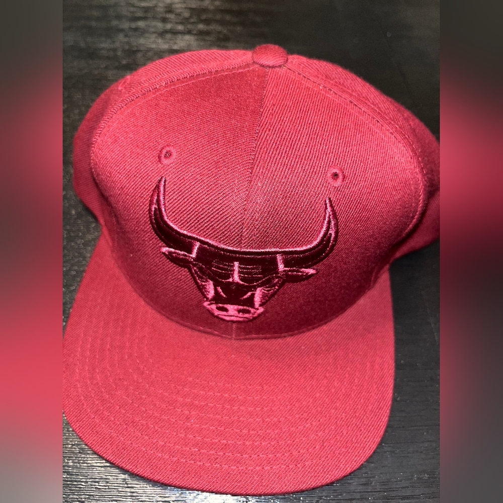 Chicago Bulls Hat (Burgundy)